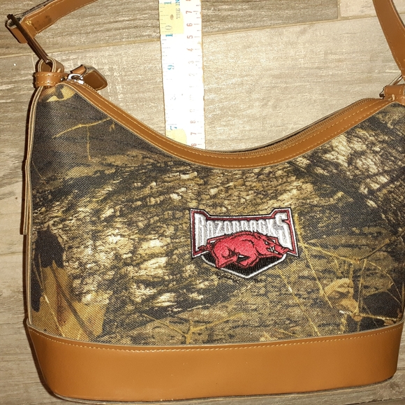 Camouflage Razorbacks Purse - Picture 3 of 4